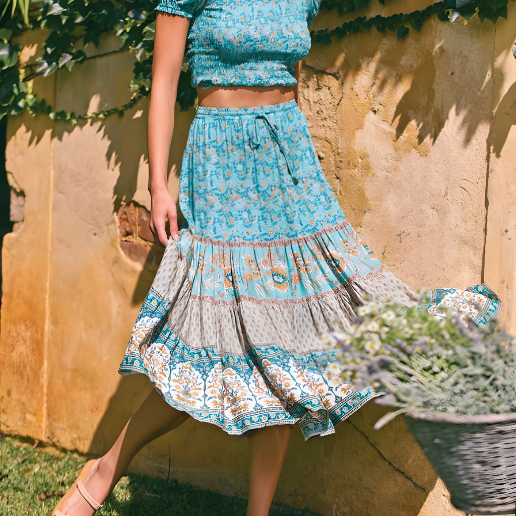 Jupe midi hippie turquoise à volants étagés fleuris et bordure block-print