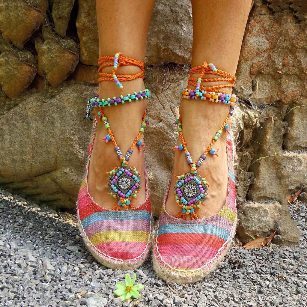 Espadrilles bohème à rayures multicolores et lacets perlés
