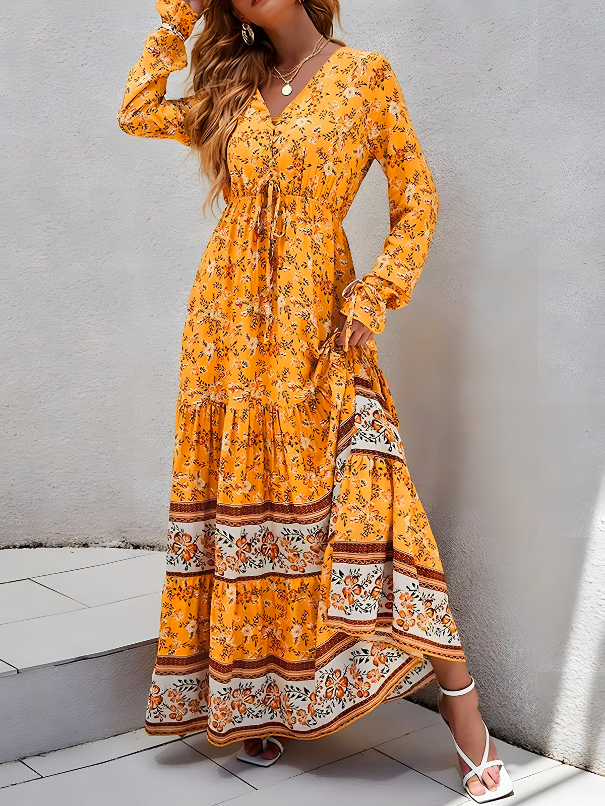 Robe maxi hippie jaune safran, manches longues et bordure ethnique