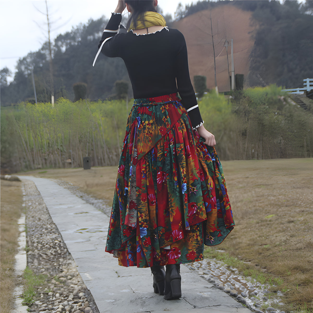 Dos de la jupe bohème d'hiver ample à imprimé floral multicolore