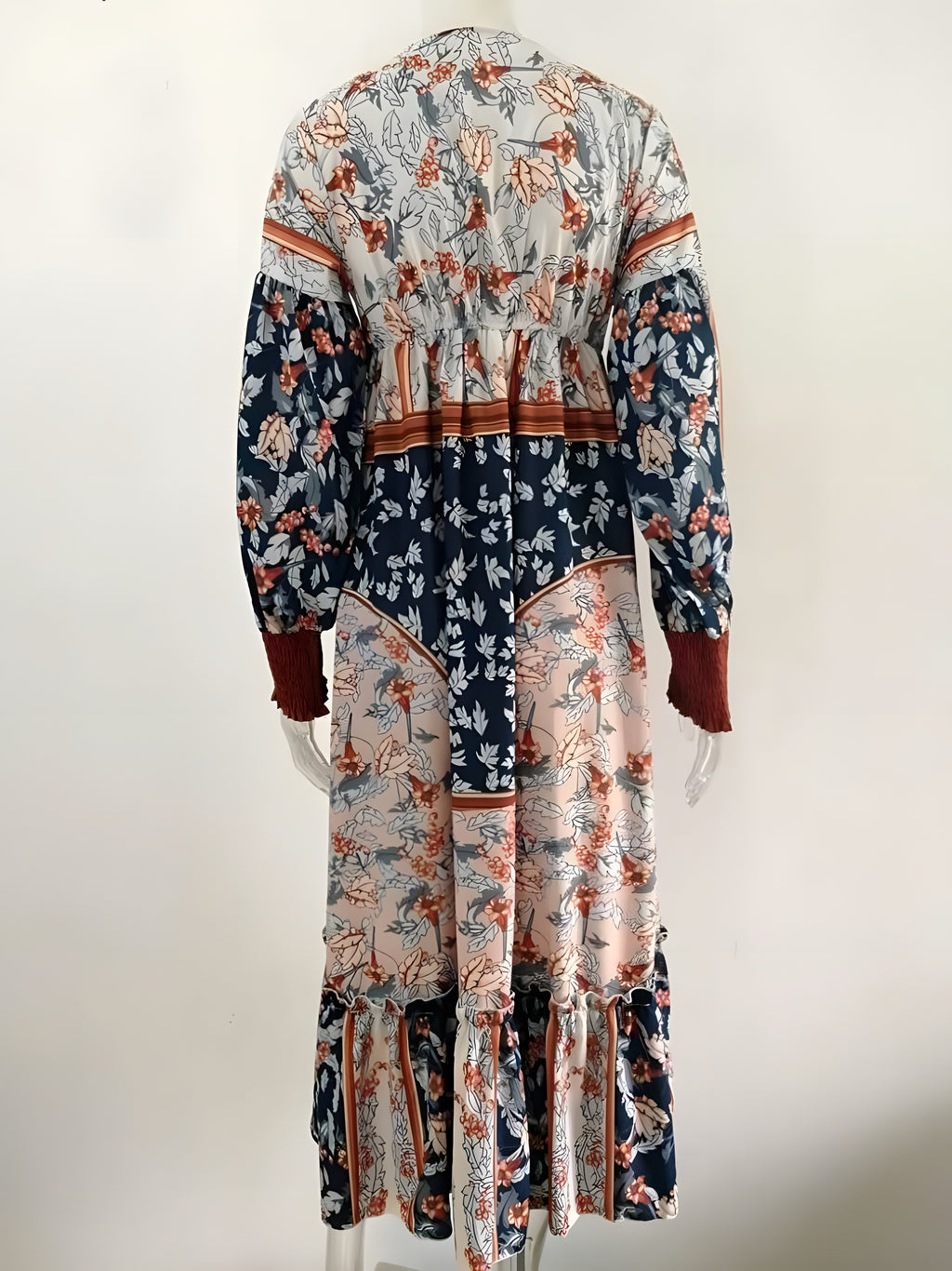 Robe maxi bohème folk à imprimé patchwork portée, col V à pompon