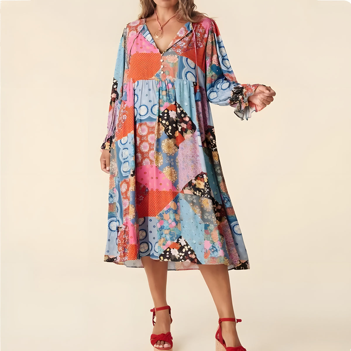 Robe midi bohème patchwork floral multicolore, décolleté V et manches bouffantes