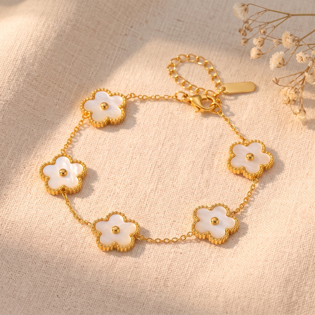Bracelet trèfle doré à fleurs blanc nacre