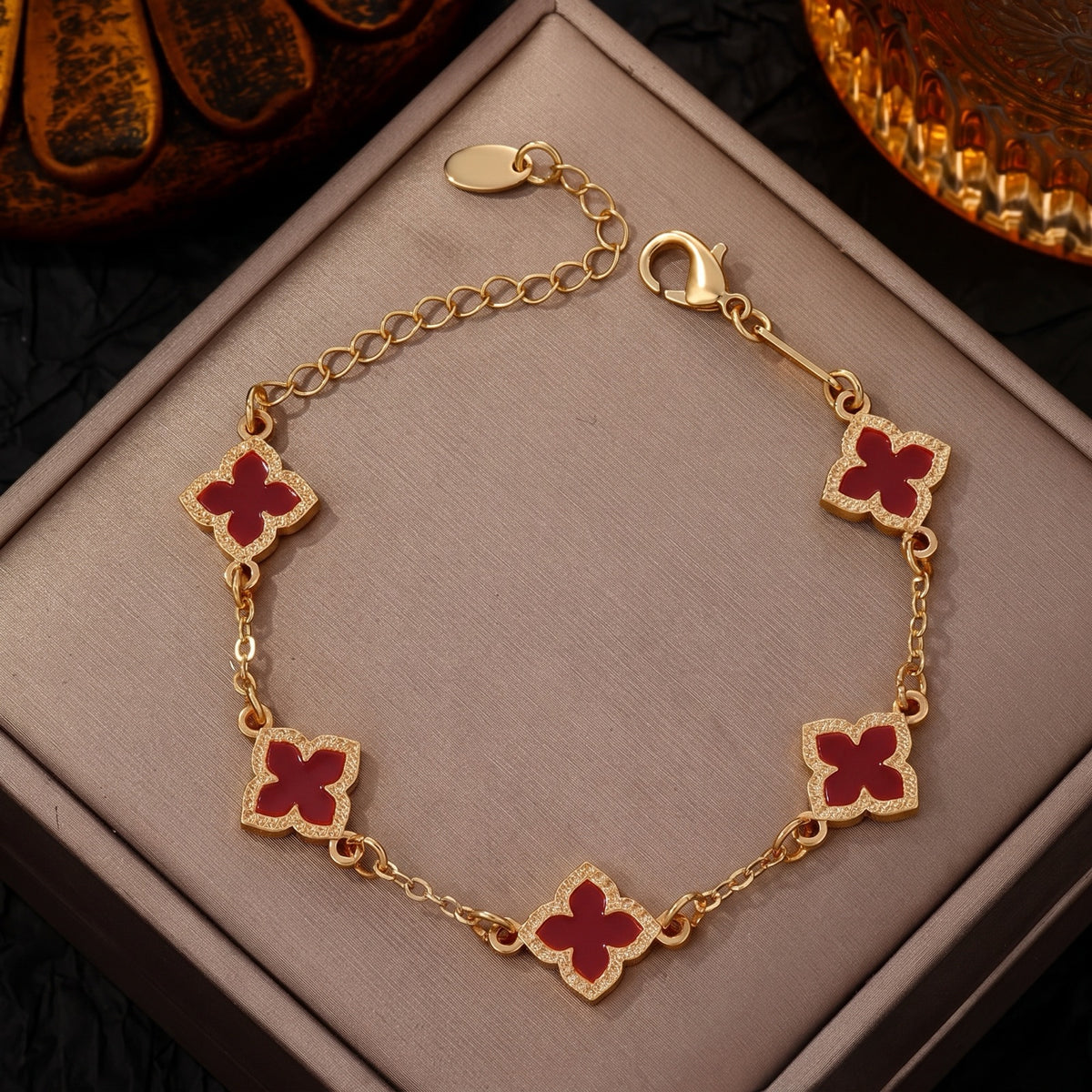 Bracelet trèfle rouge bordeaux doré