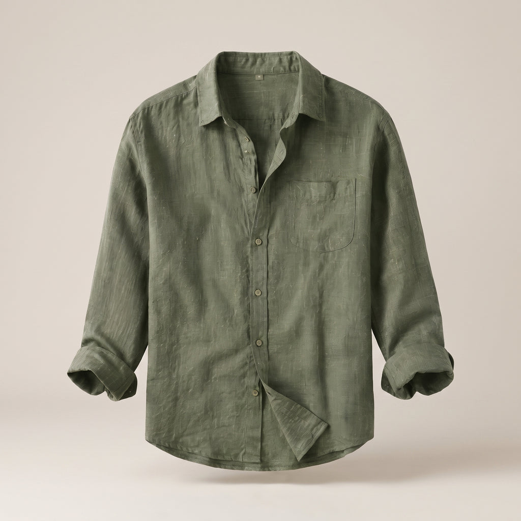 Chemise hippie homme en lin kaki sur mannequin invisible, coupe oversize, fond studio écru