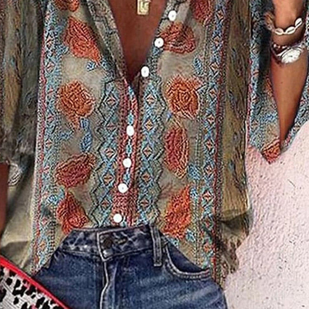 Détail imprimé terracotta et col boutonné de la chemise hippie femme