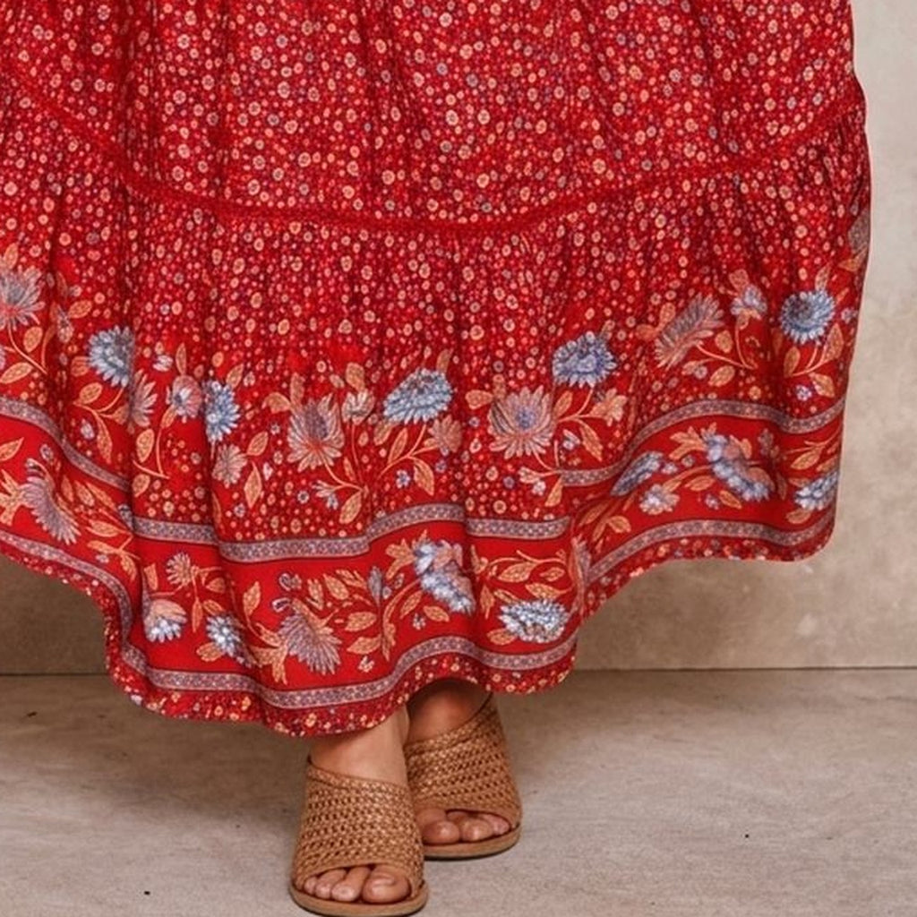 Jupe hippie chic rouge, détail imprimé fleuri et frise florale du volant