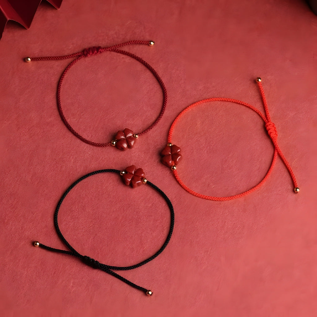 Bracelet Fil Rouge Porte-Bonheur, Trèfle à Quatre Feuilles