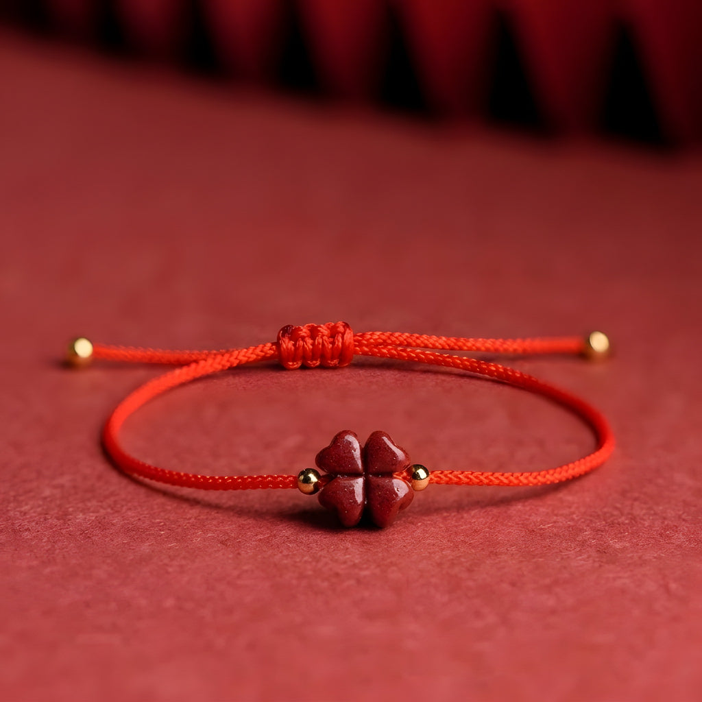 Bracelet Fil Rouge Porte-Bonheur, Trèfle à Quatre Feuilles