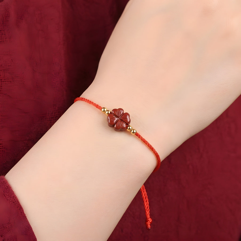 Bracelet Fil Rouge Porte-Bonheur, Trèfle à Quatre Feuilles