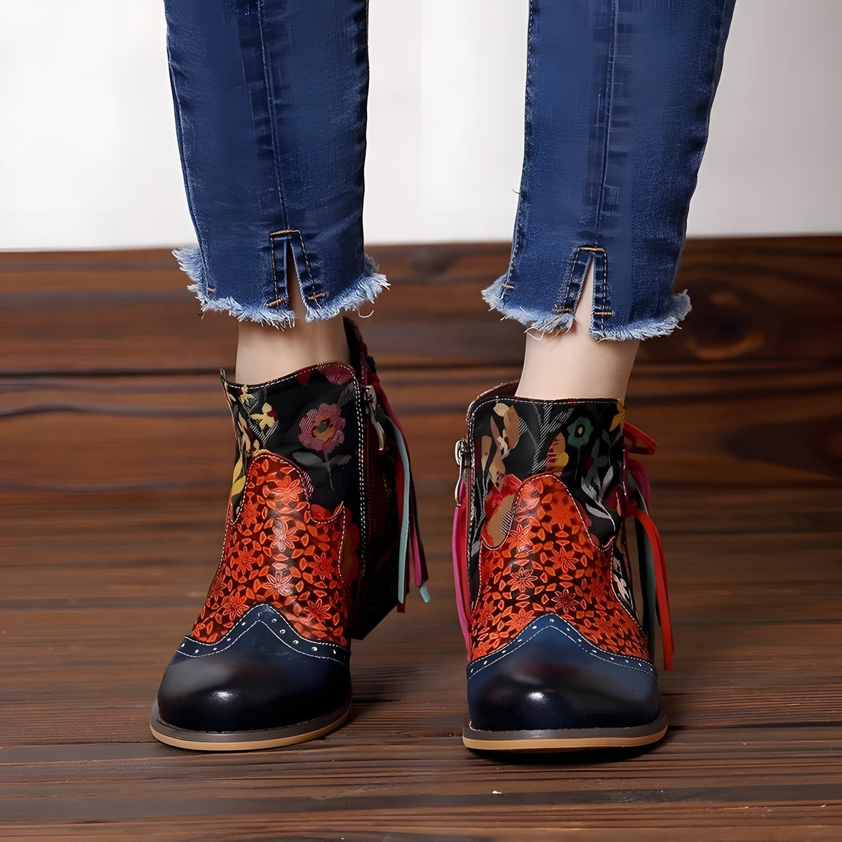Bottines bohèmes portées de dos avec jean