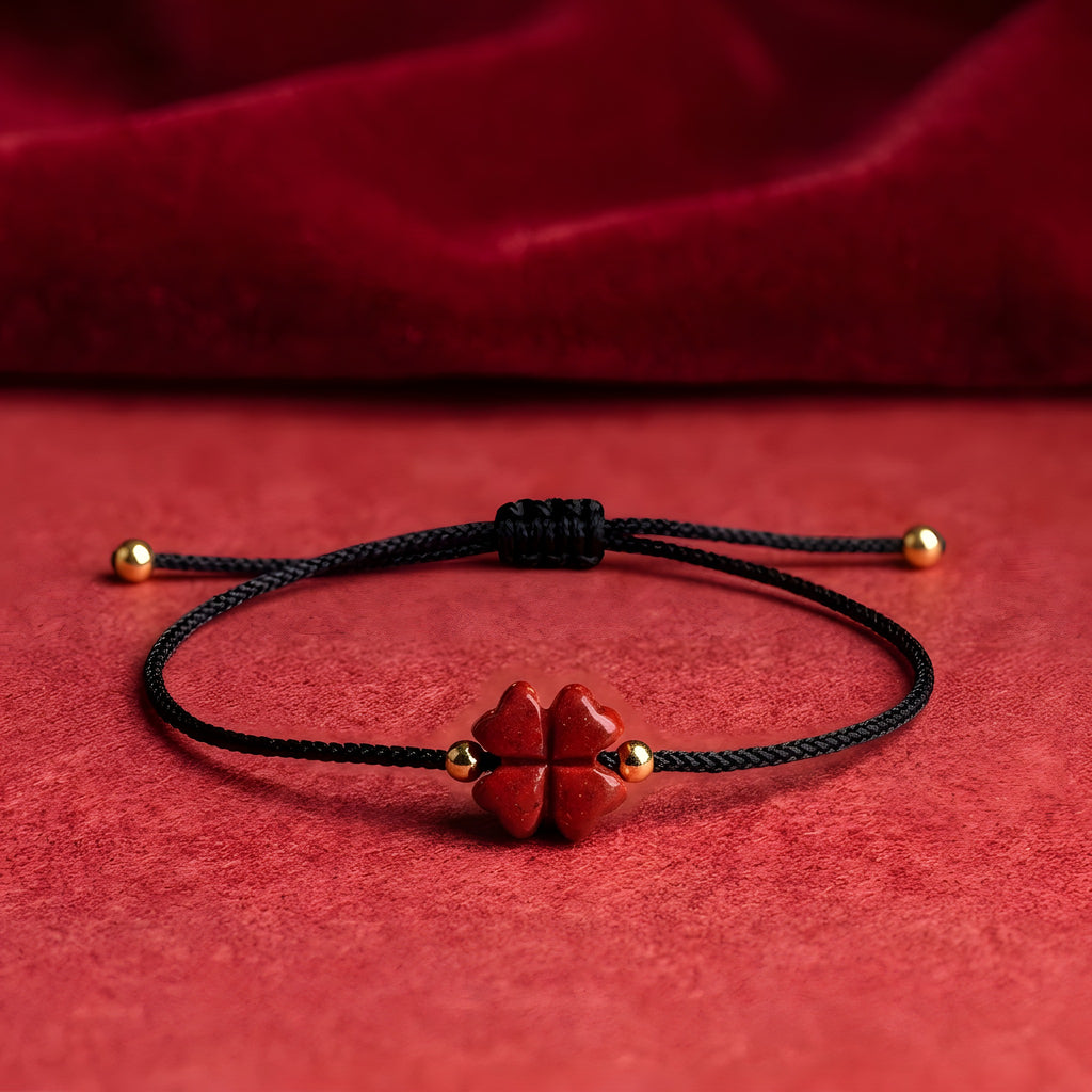 Bracelet Fil Rouge Porte-Bonheur, Trèfle à Quatre Feuilles
