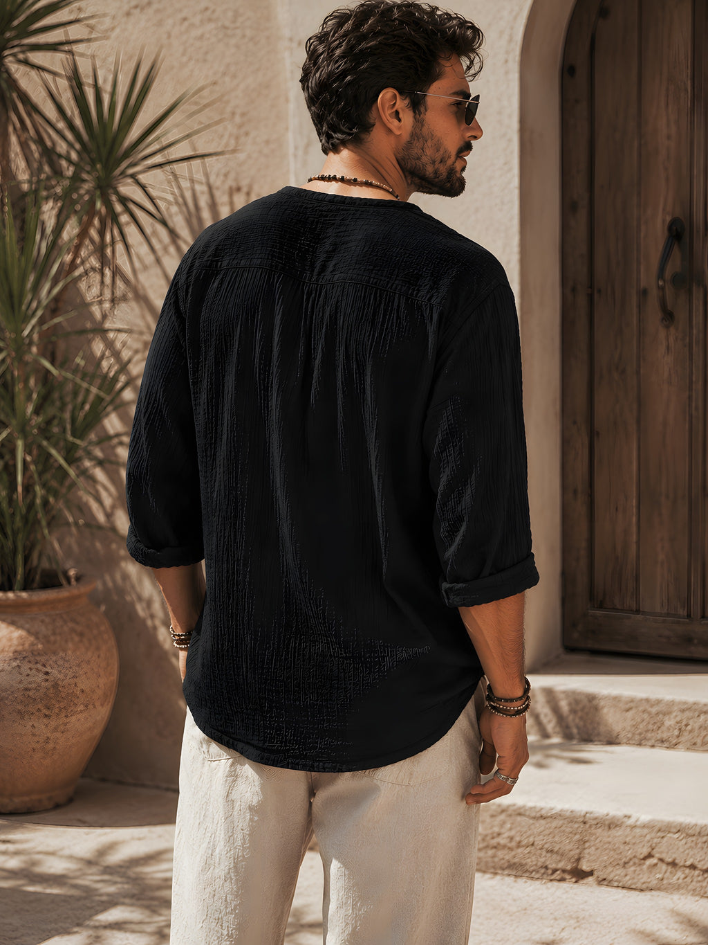 Dos du t-shirt hippie homme noir en coton froissé