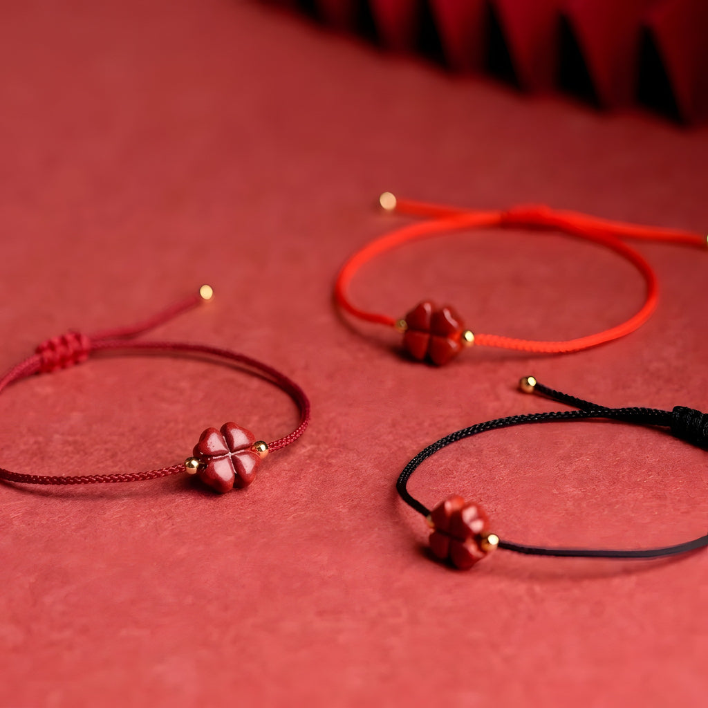 Bracelet Fil Rouge Porte-Bonheur, Trèfle à Quatre Feuilles