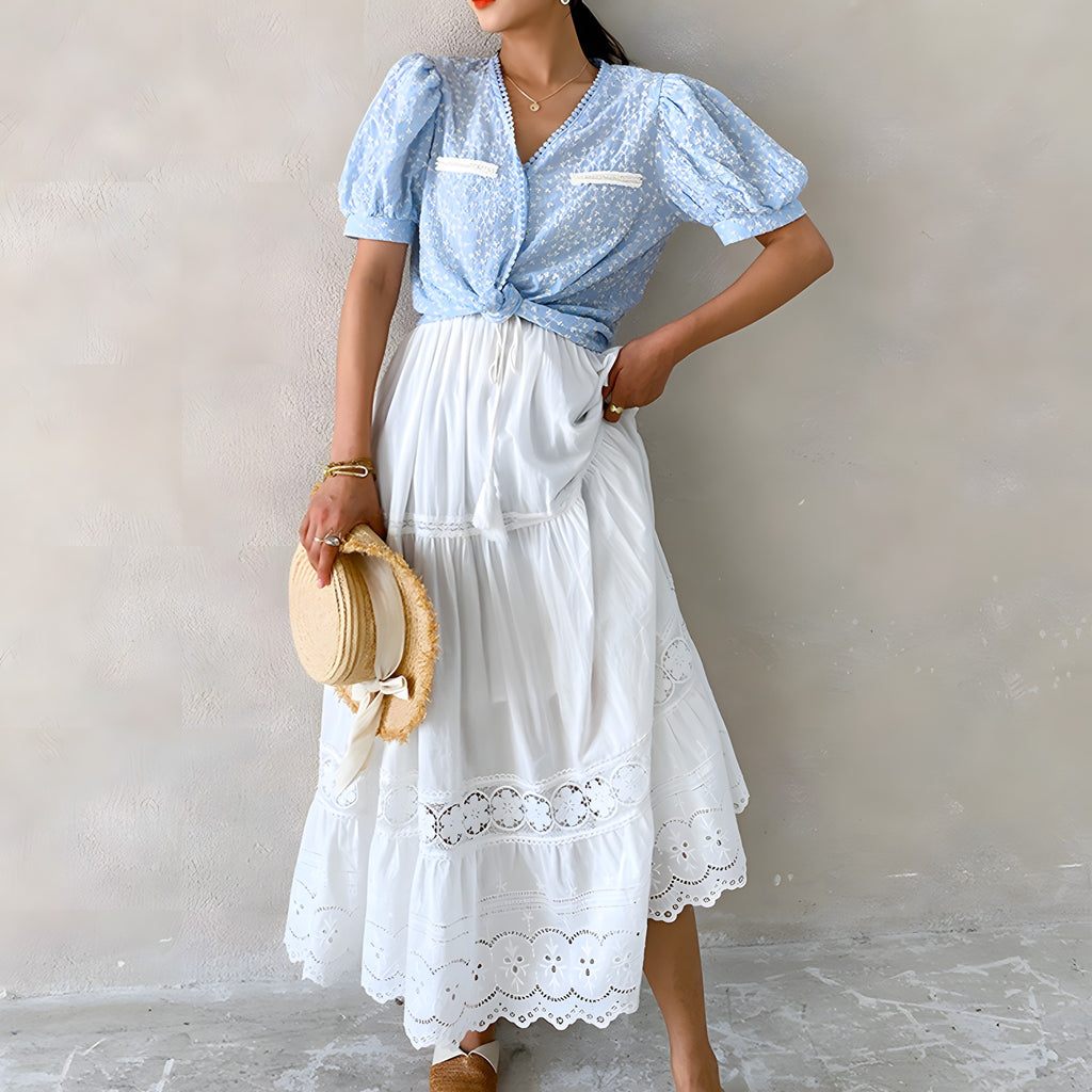 Jupe hippie blanche portée, tenue bohème et chapeau de paille