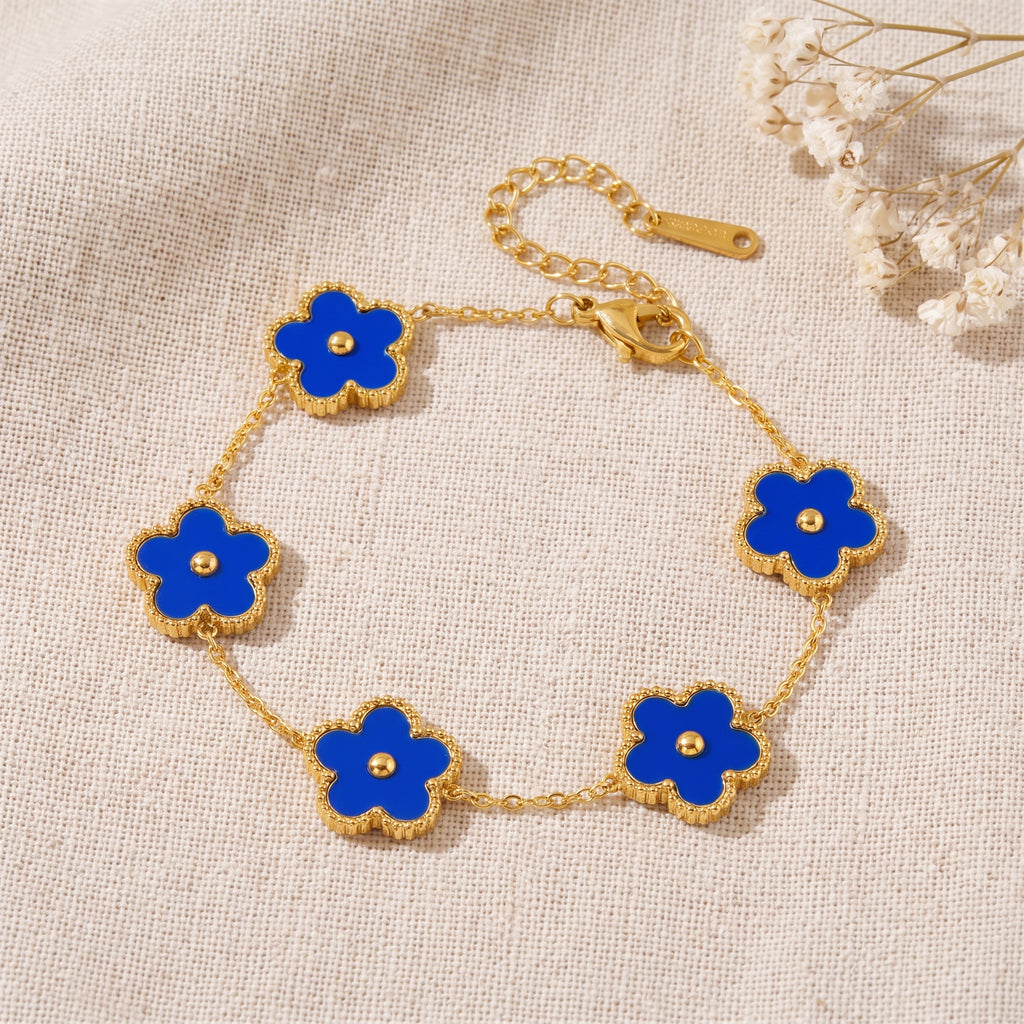 Bracelet fleur 5 pétales bleu émaillé, bille dorée centrale, chaîne dorée