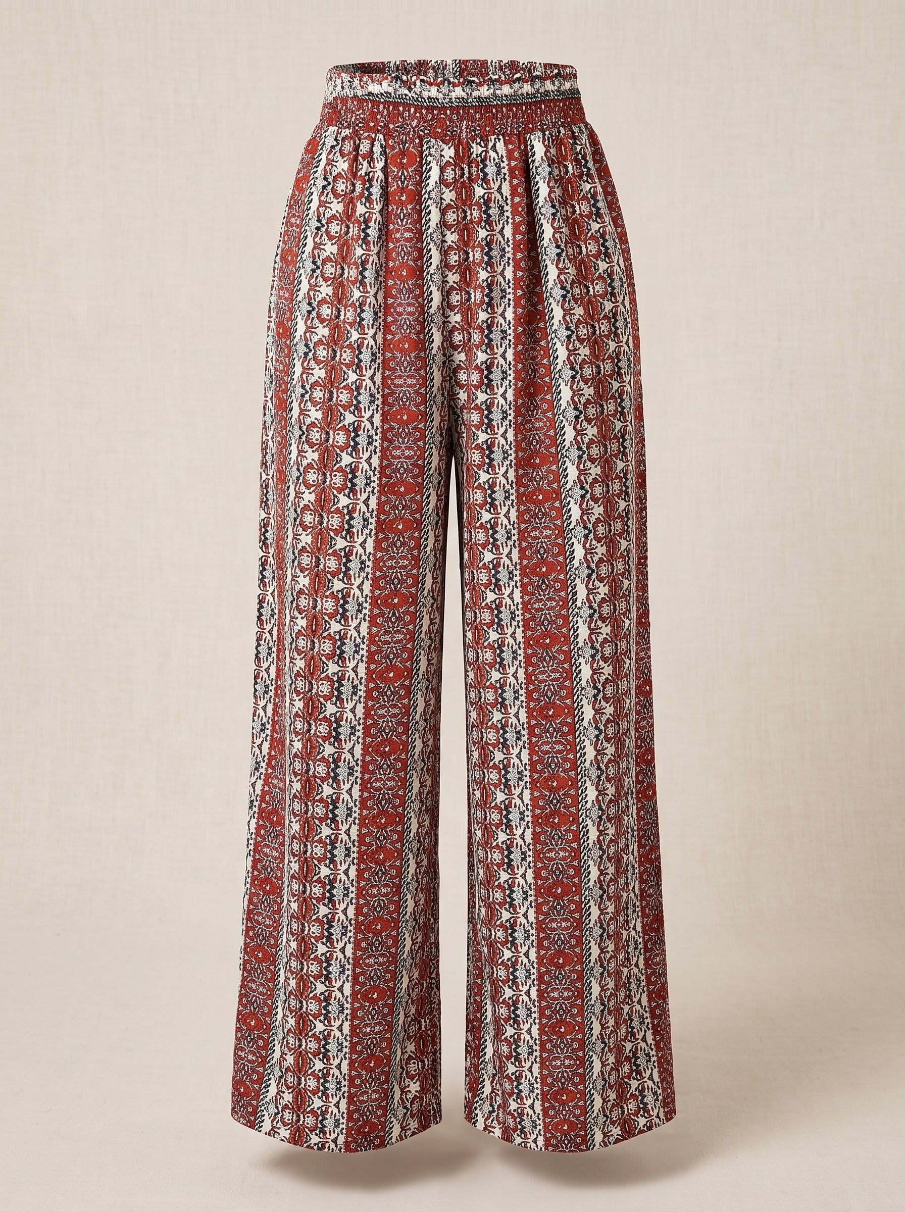 Packshot du pantalon hippie femme large imprimé ethnique rouge et écru Bild