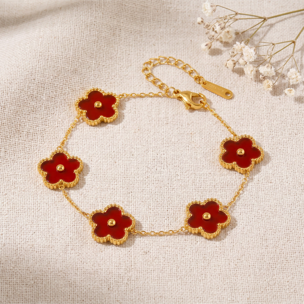 Bracelet fleur 5 pétales rouge émaillé, bille dorée centrale, chaîne dorée