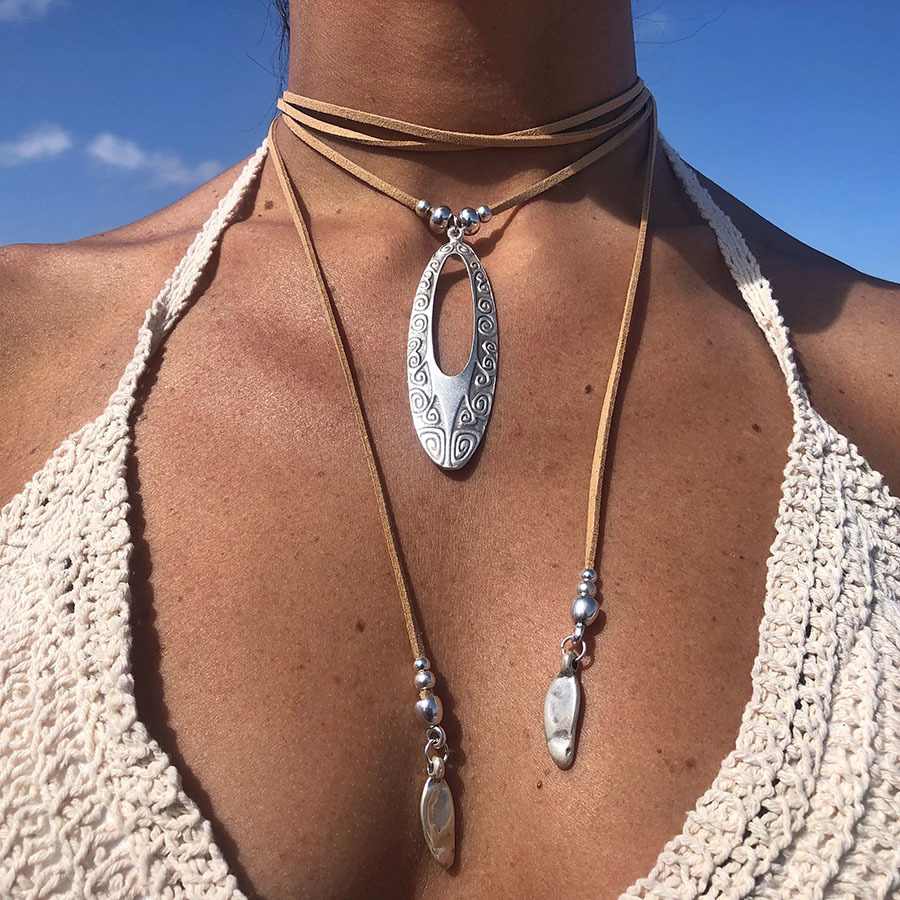 Collier Hippie Chic Femme, Anneau Martelé sur Suédine