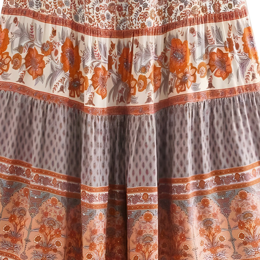Gros plan imprimé floral vintage terracotta et bordure ethnique
