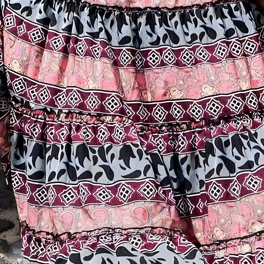 Gros plan patchwork ethnique paisley bordeaux et médaillons