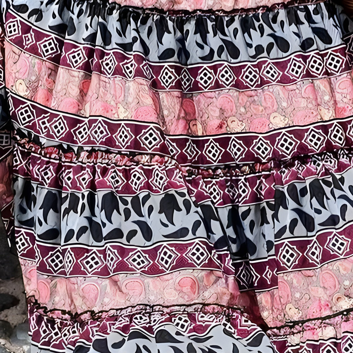 Gros plan patchwork ethnique paisley bordeaux et médaillons