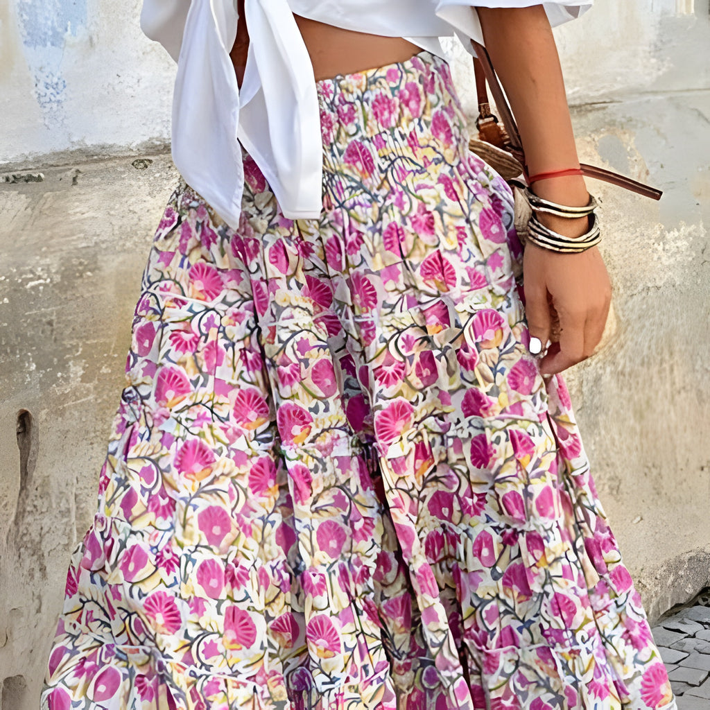 Détail de la taille haute smockée de la jupe rose fleurie