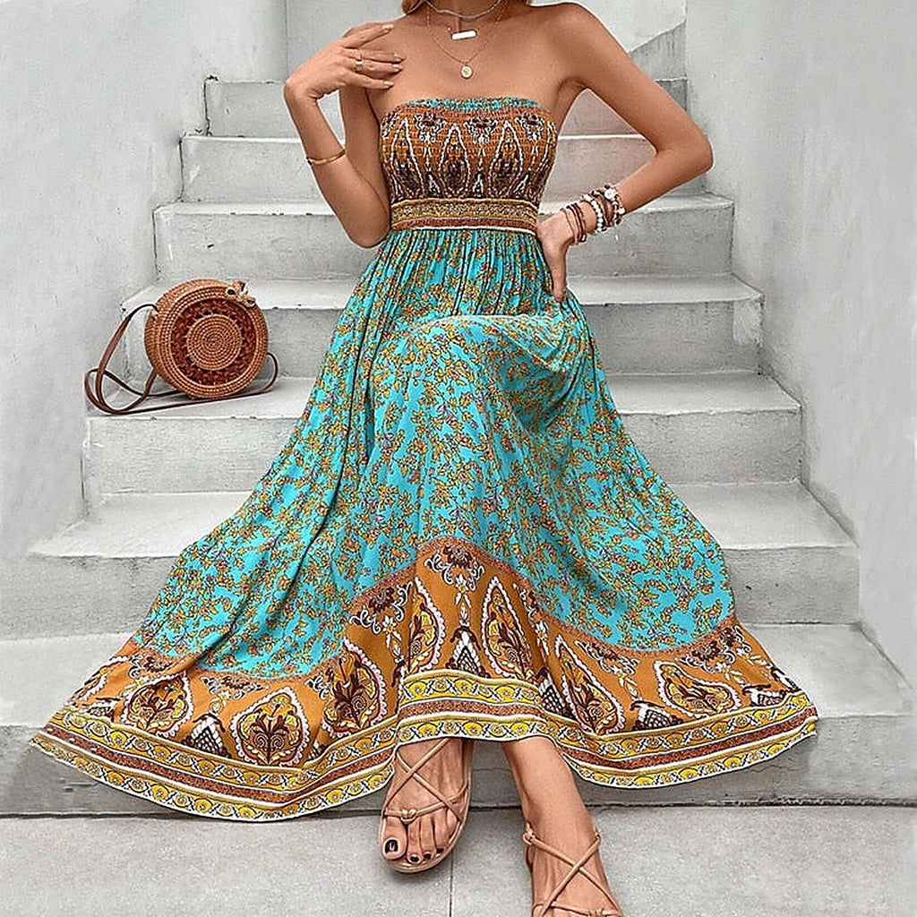Robe bustier hippie chic turquoise portée assise, ambiance été