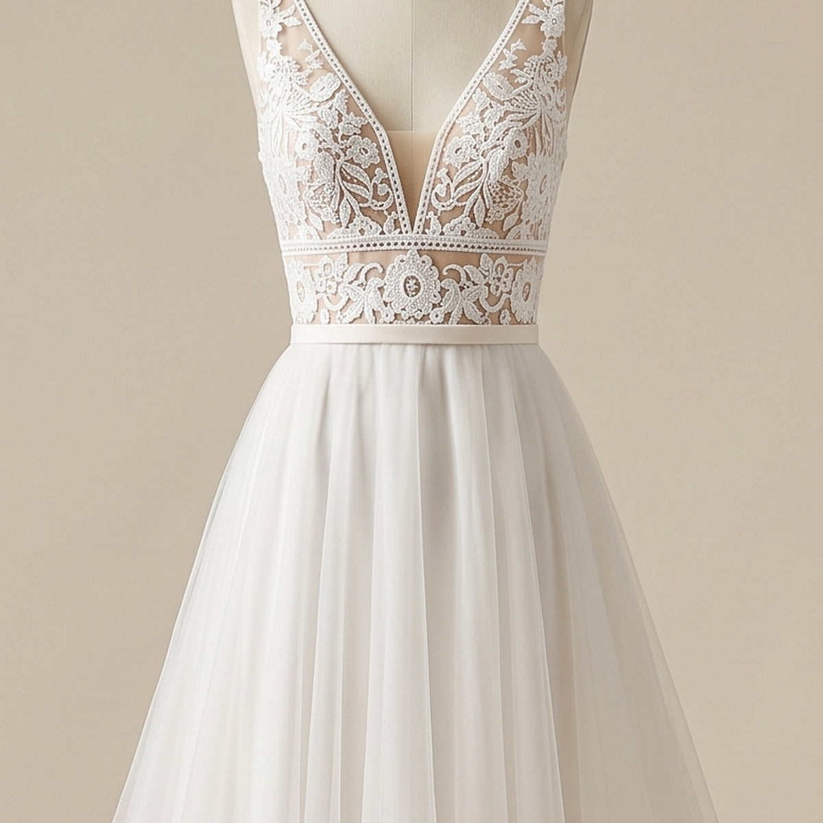 Détail du bustier en dentelle appliquée florale
