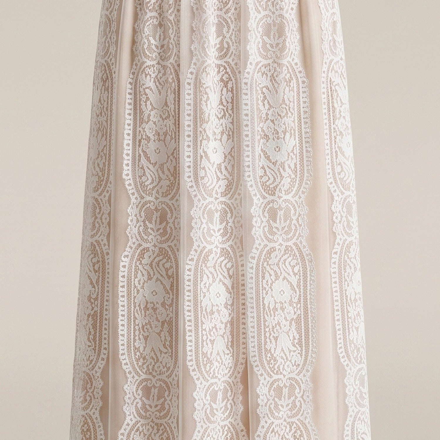 Détail de la dentelle blanche et de l'ourlet festonné Image