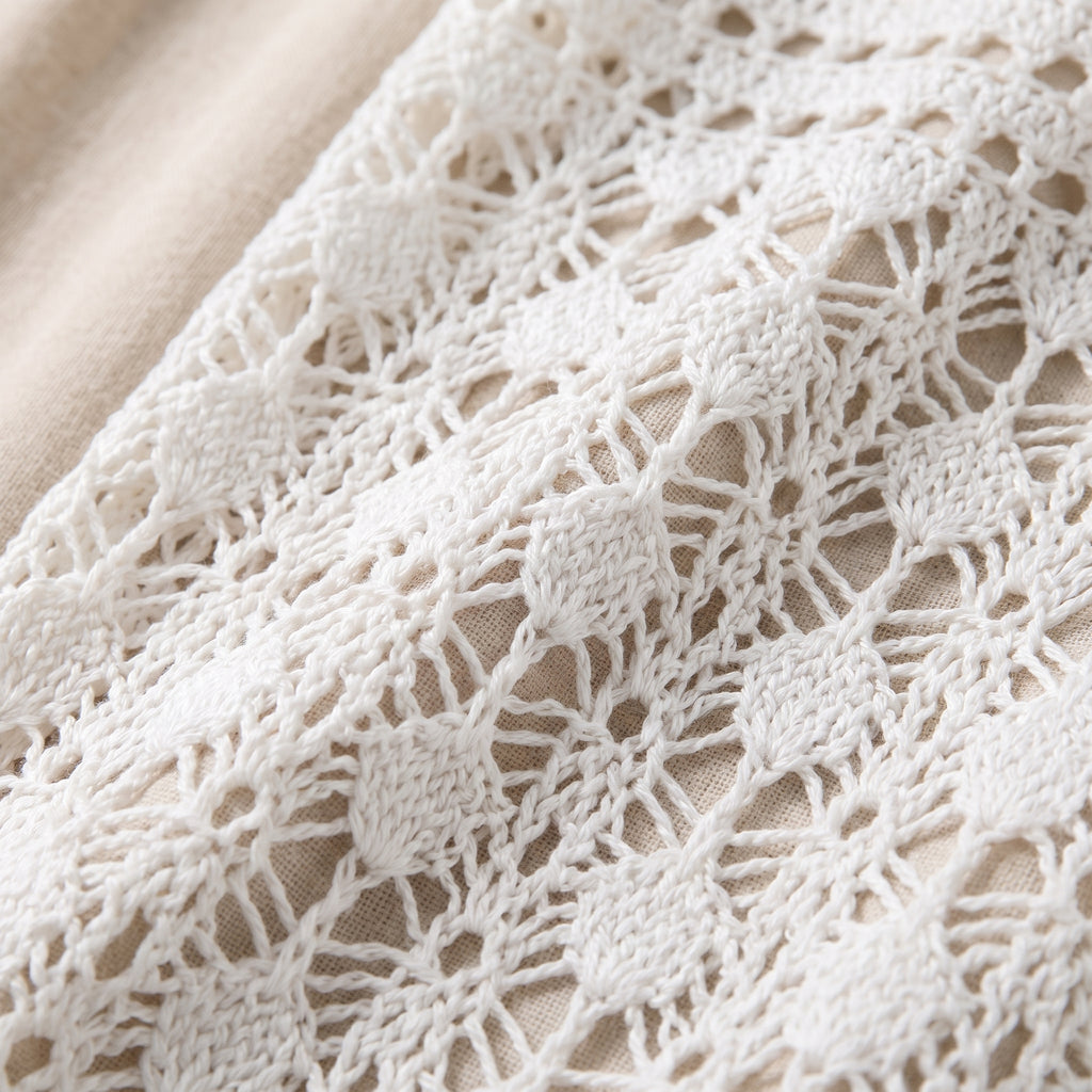 Détail du motif de crochet ajouré du cache maillot jupe