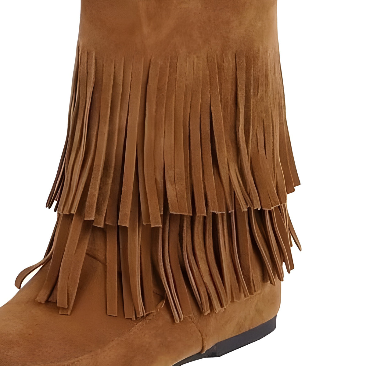 Gros plan des deux rangs de franges en daim camel