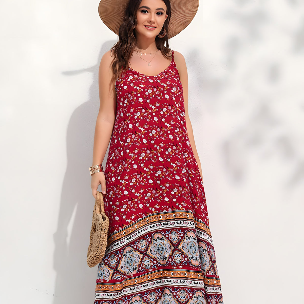Robe longue bohème rouge à fleurs portée, haut fleuri et bretelles