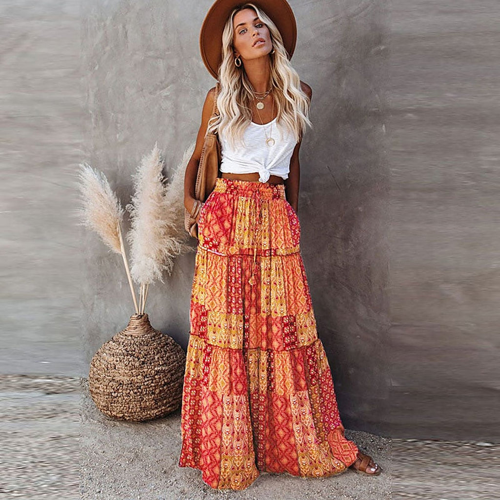 Jupe longue hippie bohème à volants imprimé patchwork orange, portée