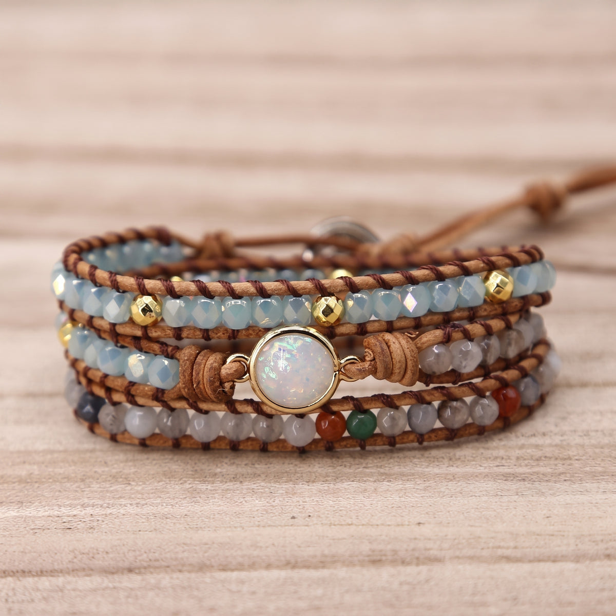 Bracelet wrap 3 tours opale et agate sur bois clair