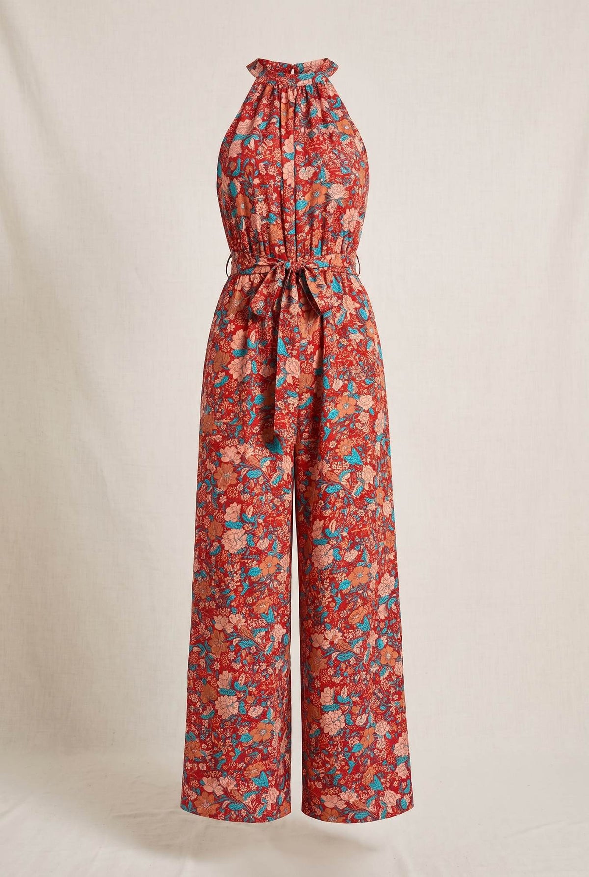 Combinaison hippie femme fleurie jambe large, packshot produit fond neutre