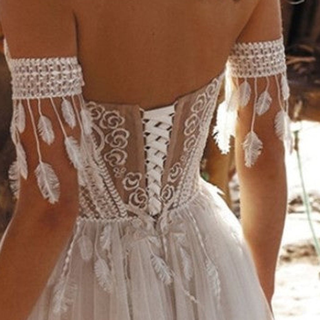 Détail dentelle à plumes