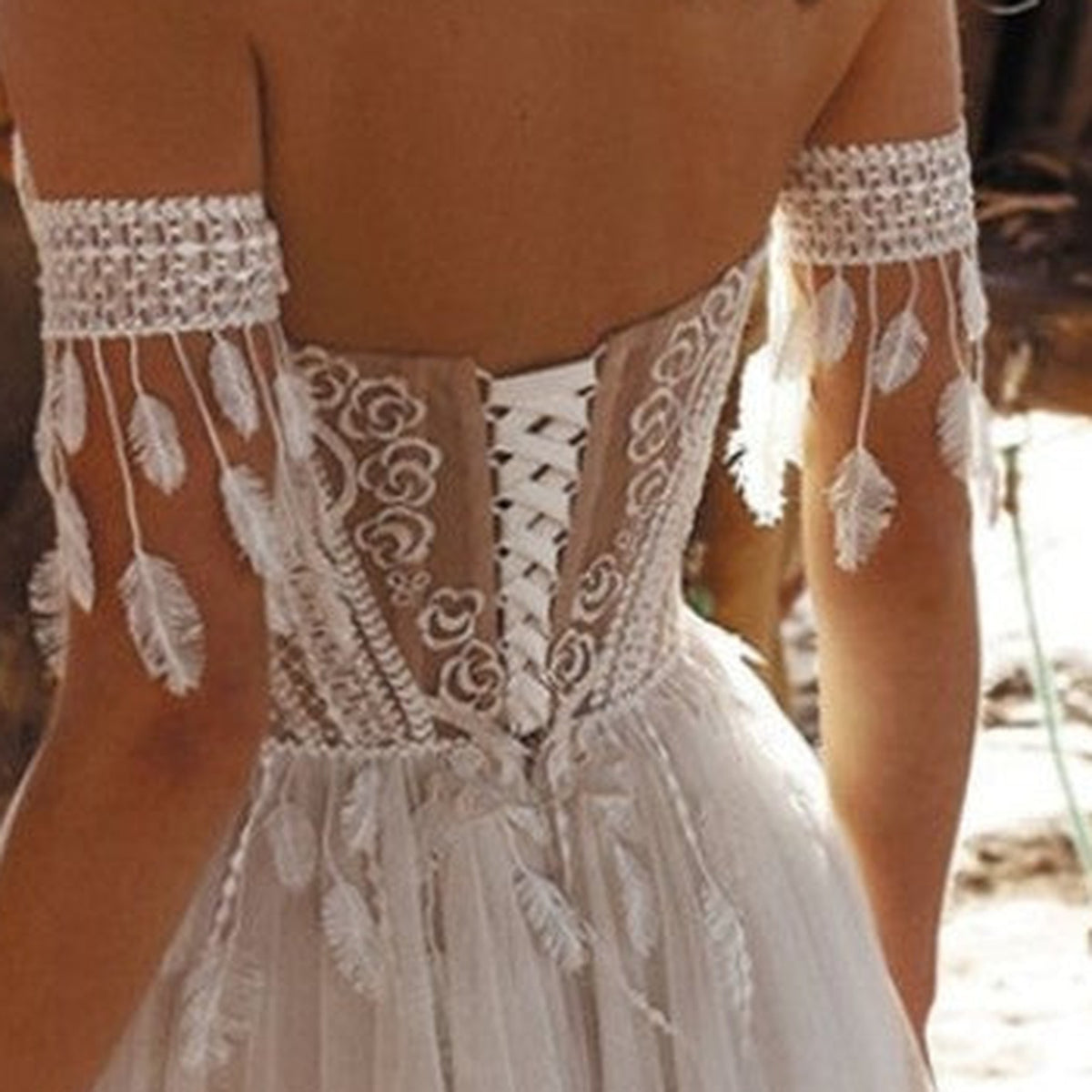 Détail dentelle à plumes
