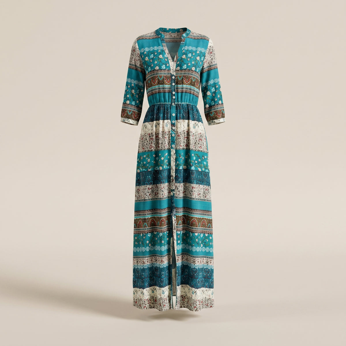 Robe longue bohème col V boutonné sur mannequin invisible, fond studio écru