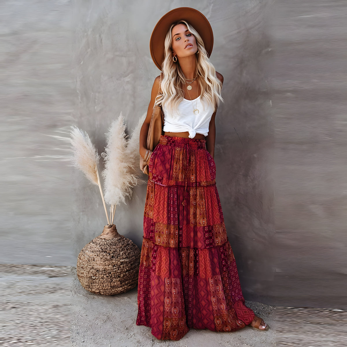 Jupe gitane hippie patchwork ethnique rouge, taille smockée et volants étagés