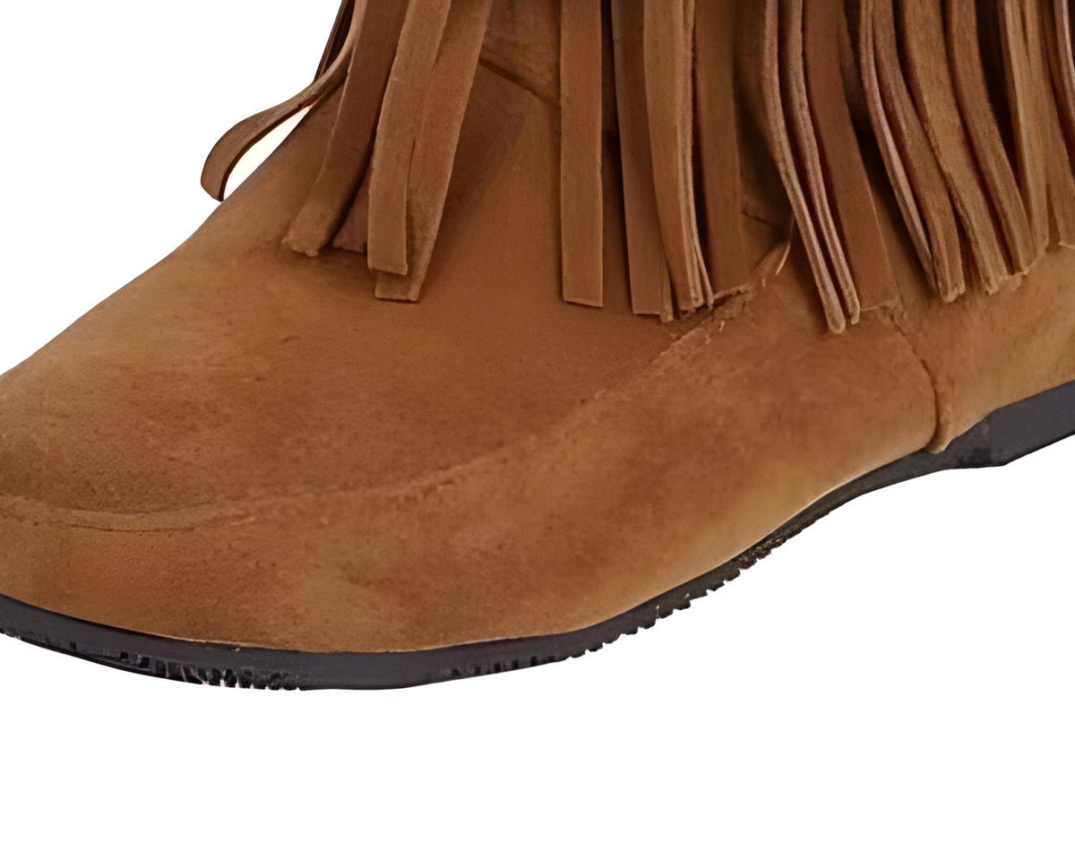 Détail du bout mocassin de la botte à franges camel