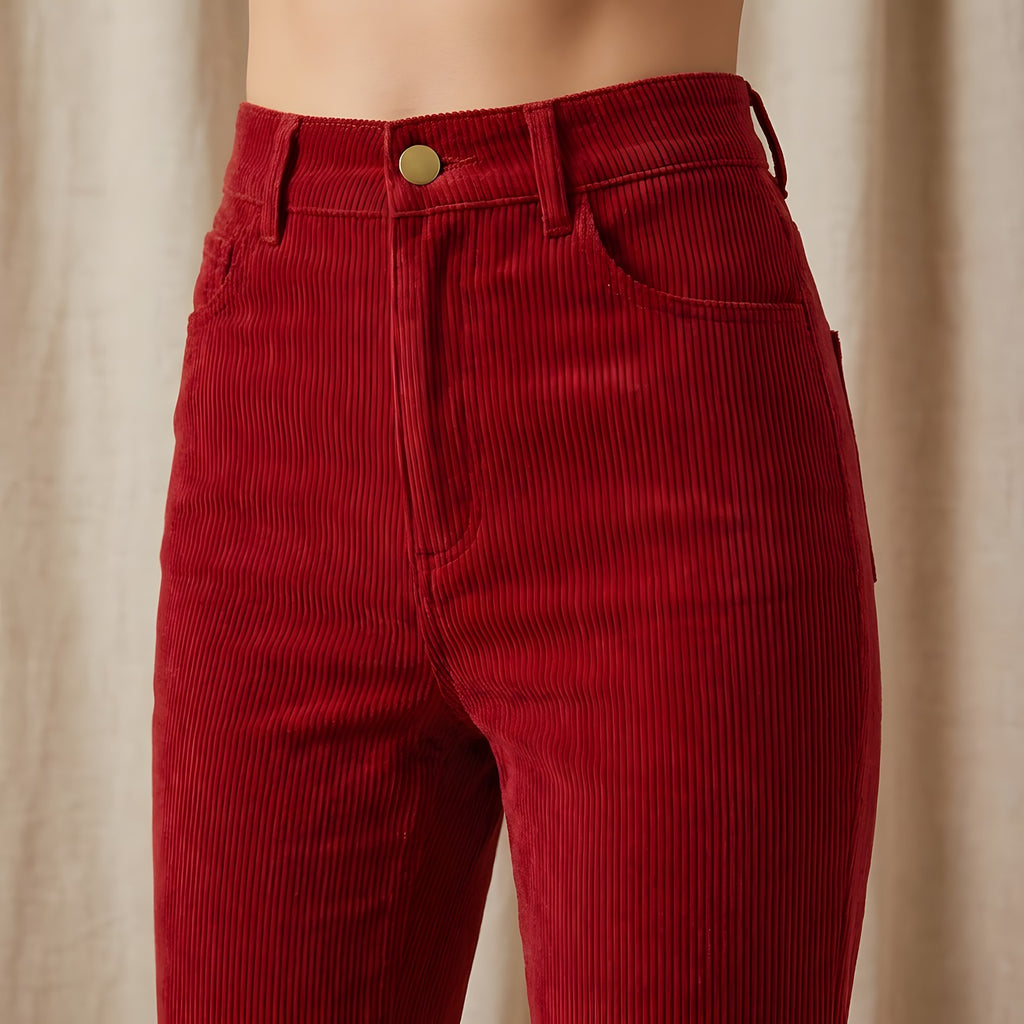 Pantalon patte d'eph rouge, détail matière taille haute