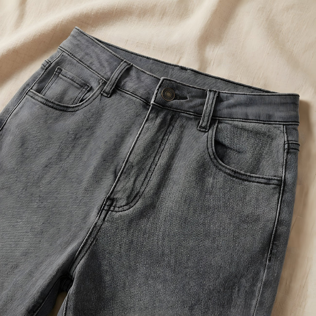 Pantalon patte d'eph gris, détail matière taille haute