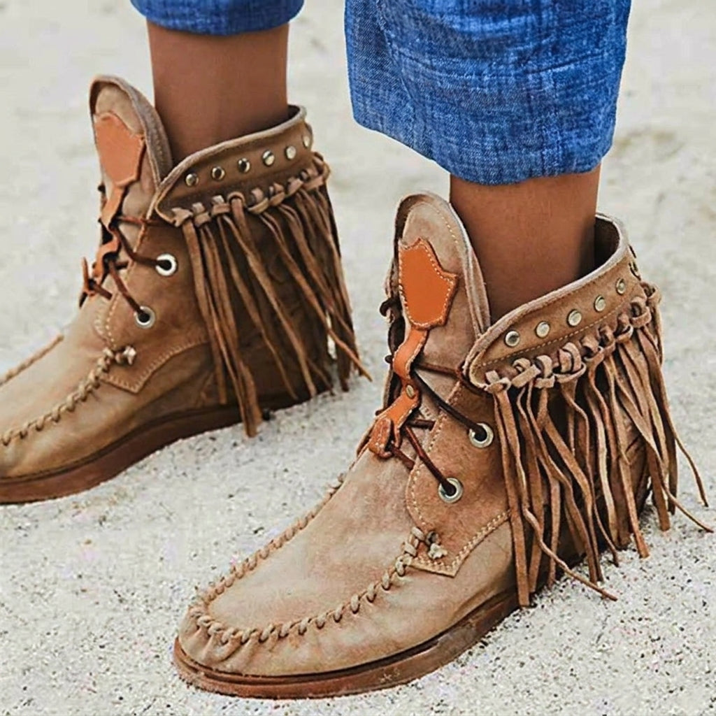 Chaussure année 70 hippie à franges en suédine camel Image