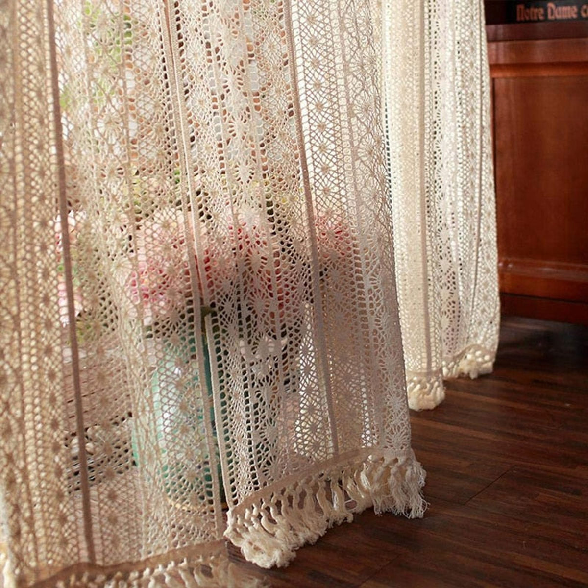 Détail dentelle au crochet du rideau hippie bohème