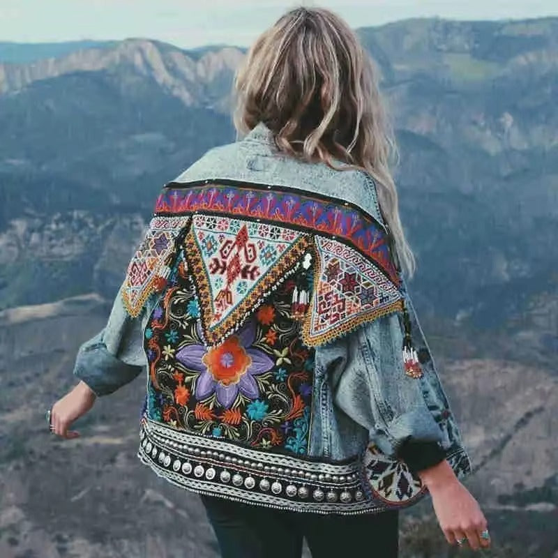 Veste en Jean Bohème à Broderies Florales