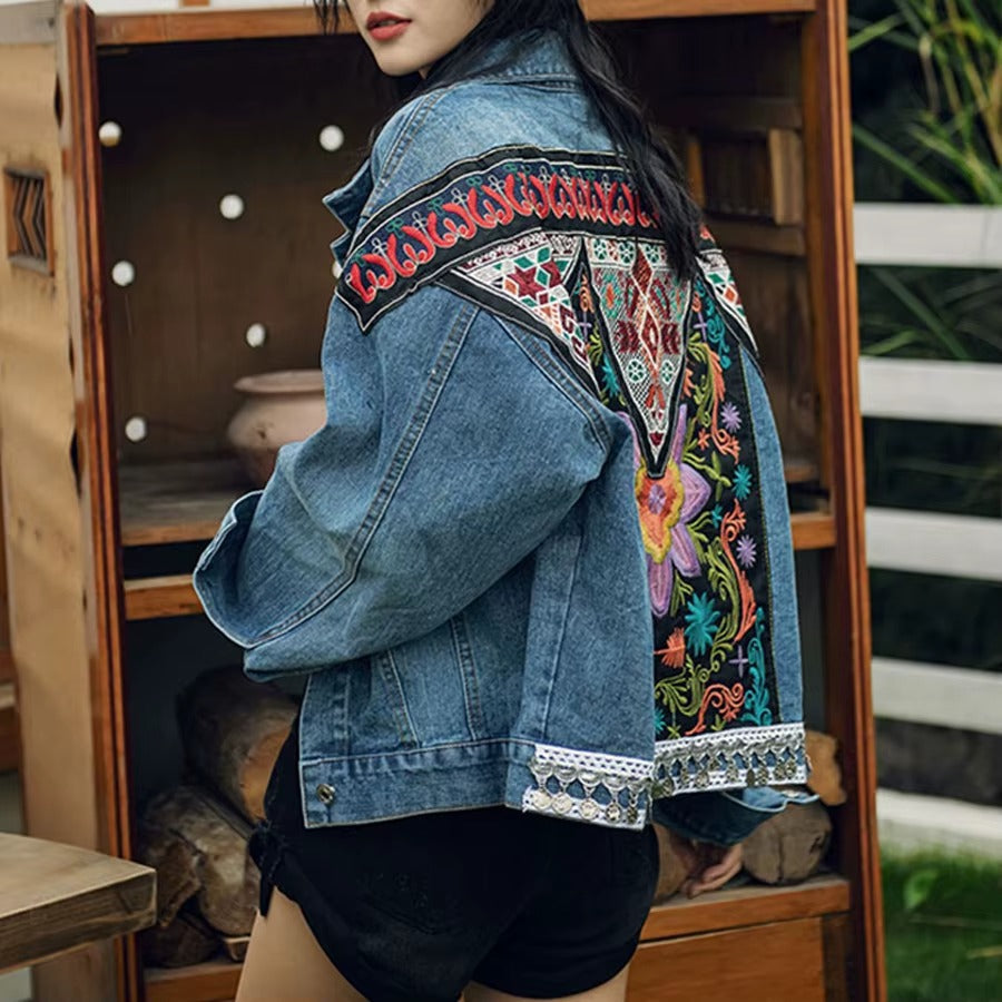 Veste en Jean Bohème à Broderies Florales